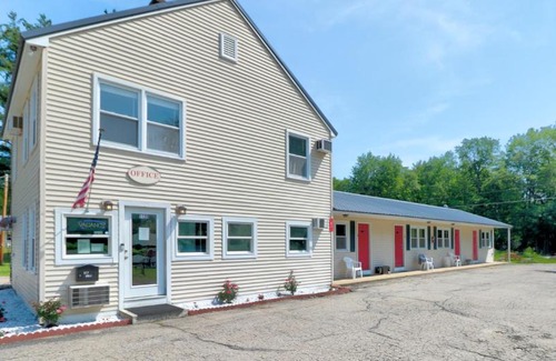 Bartlett Hotel | The Villager Motel