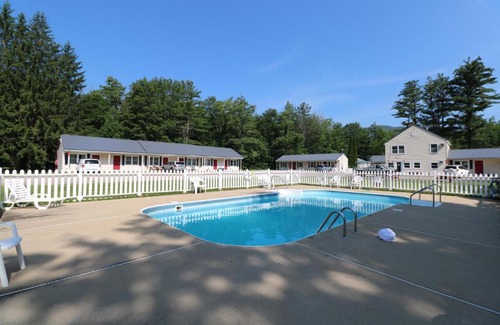 Bartlett Hotel | The Villager Motel