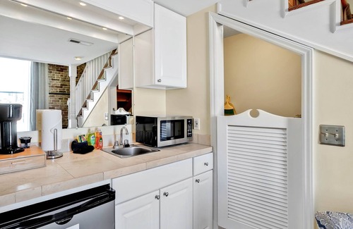 Wilmington Hotel | The Vonkampen on Front! Perfect location in the Heart of Downtown!
