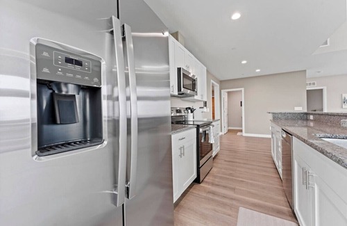 Wyandotte Apartment | The W Loft Penthouse with Pool Gym 2 Balconies