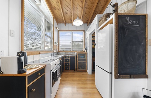 Martinborough Cottage | The Walnut Tree House - Martinborough Holiday Home