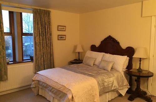 Birch Vale Bed & Breakfast | The Waltzing Weasel B&B