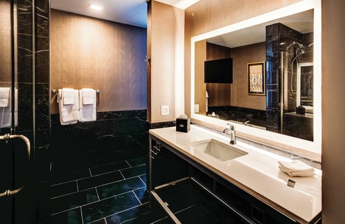 Sioux City Hotel | The Warrior Hotel, Autograph Collection