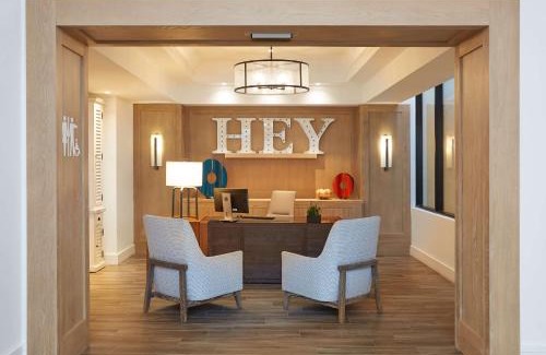 Huntington Beach Resort | The Waterfront Beach Resort, A Hilton Hotel