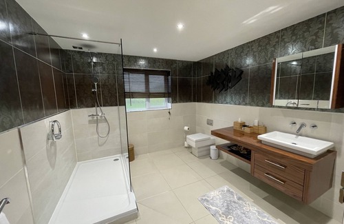 Tiddington House | The Waters Edge Guest House