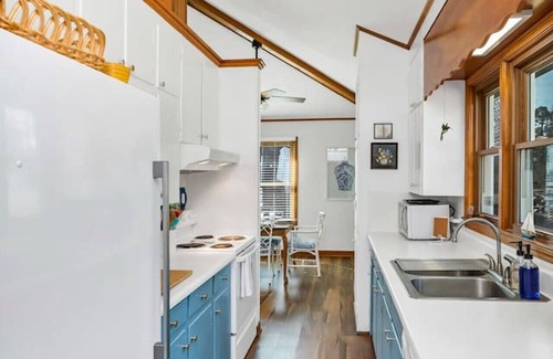 Prosperity House | The Water’s Edge | Sleeps 8 | Incredible Views
