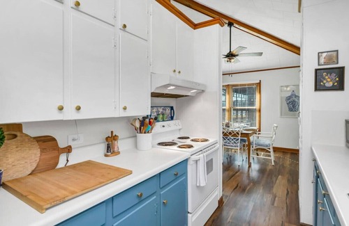 Prosperity House | The Water’s Edge | Sleeps 8 | Incredible Views