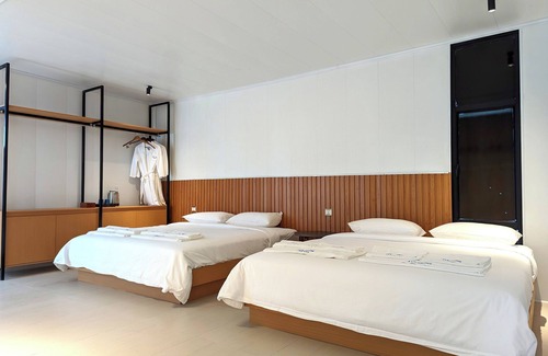 Koh Rong Sanloem Hotel | The Wave