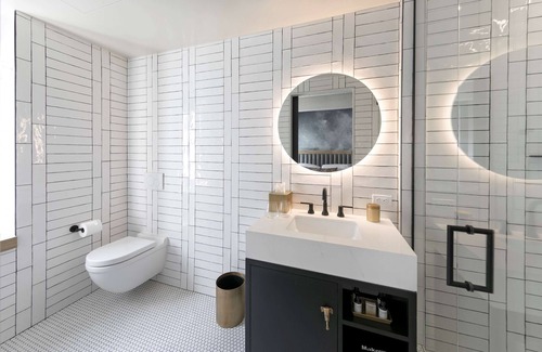 Downtown Los Angeles Hotel | The Wayfarer Downtown LA, Tapestry Collection by Hilton