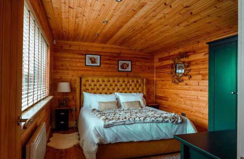 Fence Cabin | The Wellsprings Lodges and Restaurant