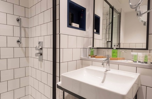 Euston Hotel | The Wesley Camden Town