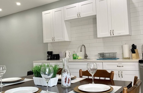 Niagara Falls House | The Wheel of Fortune Duplex-8BR Parking