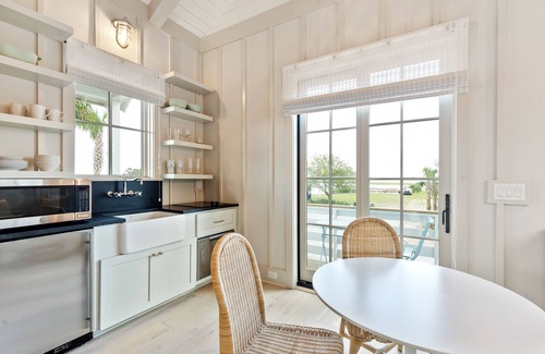 Johns Island House | “The Whimbrel” (3043 Southerly Way) 2 person creekside bungalow at Kiawah River