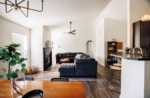 Buechel House | The Whiskey Hollow. 4BR, 2BA Louisville Retreat Designed for Extended Stays