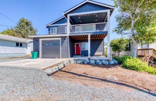 Rockaway Beach House | The Whistle Stop