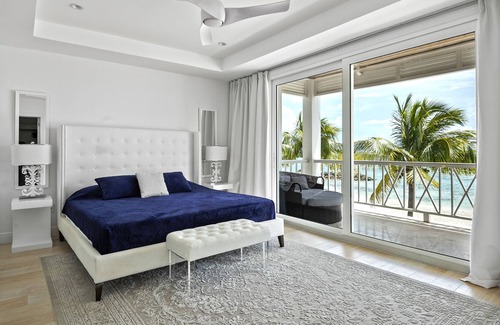 Palm Cay Villa | The White House - Exclusive Luxury Beachfront Villa - Private White Sand Beach