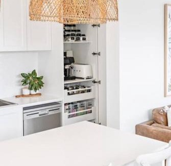 Corrimal House | The White House near beach & shops