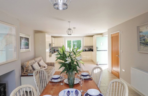 Llanbedrog Cottage | THE WHITE HOUSE, pet friendly, country holiday cottage in Llanbedrog