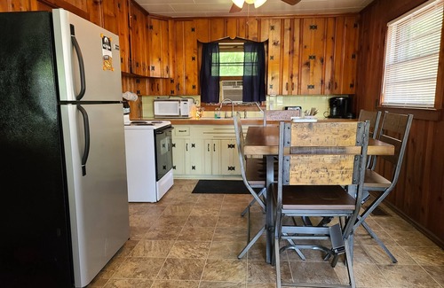 Hillsboro Cabin | The White Stag