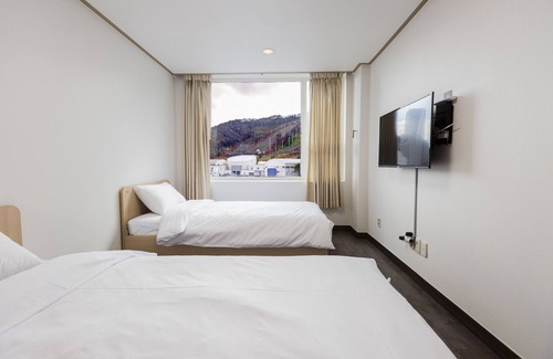 Bongpyeong House | The White View Pension