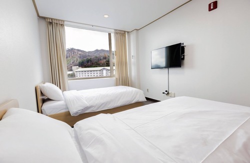 Bongpyeong House | The White View Pension