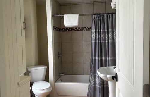 Lincoln Hotel | The Whitetail and Suites