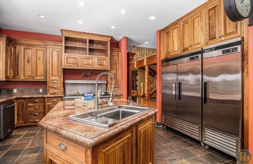 Alton Cabin | The Wildflower Majestic Lodge Near Zion and Bryce, sleeps 18+, private ranch