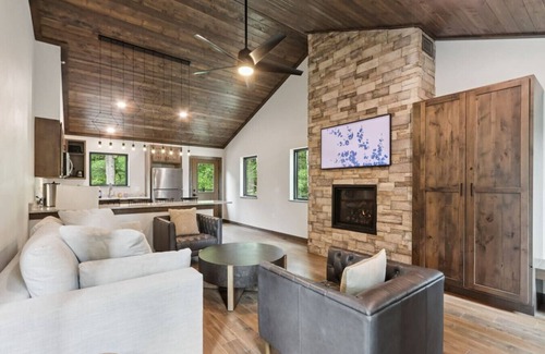 Lake Delton Cabin | The Willow at Treetop Villas