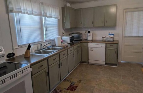 Buena Vista Cottage | The Woodland Cottage charming 2 bedoom one bath with deck on back, covered front