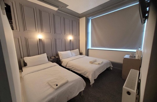 Blackpool Town Center House | The Woodland Hotel