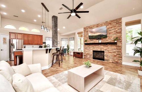 College Park House | The Woodlands Escape with Heated Pool and GameRoom