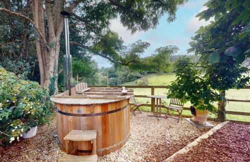Minehead Cabin | The Woodmans Hut Minehead