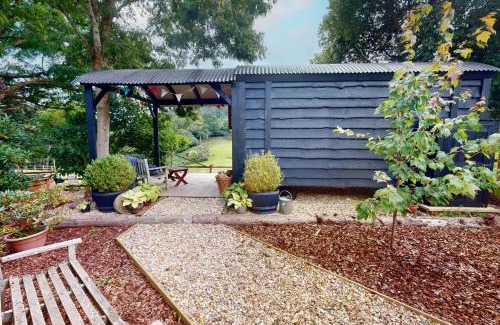 Minehead Cabin | The Woodmans Hut Minehead
