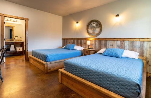 Kingston Hotel | The Woods Lodging