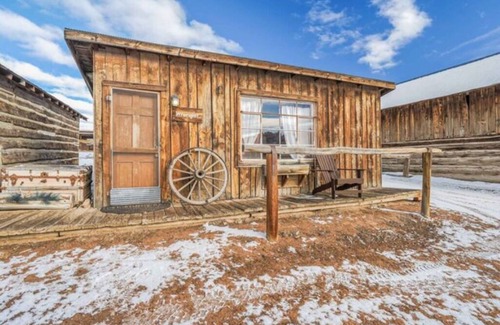 Lake George Cabin | The Wrangler Cabin - Dogs allowed