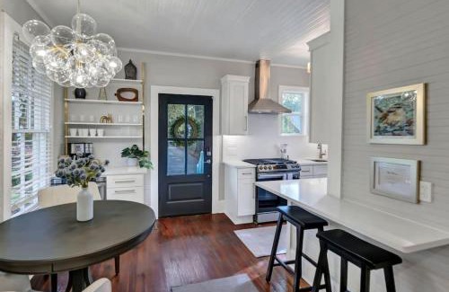 Earlewood House | The Wren's Nest 1BR 2BA Guesthouse