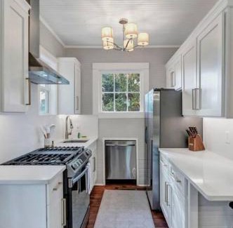 Earlewood House | The Wren's Nest 1BR 2BA Guesthouse