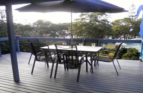 Lake Cathie House | The Yabby Shack.sit back, relax and unwind