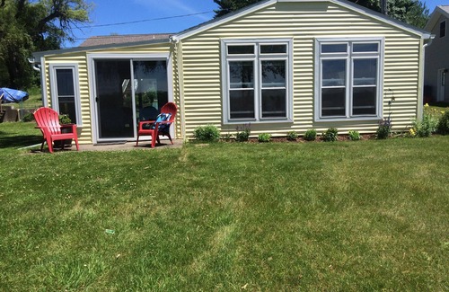 Fair Haven Cottage | The "Yellow Cottage" waterfront Little Sodus/Fair Haven Bay