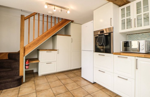 Dawlish Cottage | The Yellow House, 13 King Street