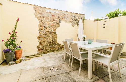 Dawlish Cottage | The Yellow House, 13 King Street