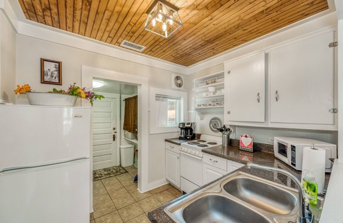 Fort Payne Cottage | The Yellowflower Historical Home in a Great Location!