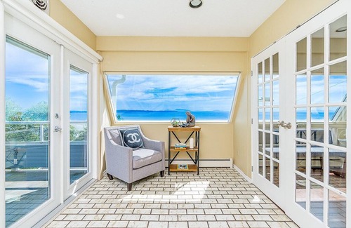 White Rock House | The Zen Den - Cozy OceanView Home yours to book!