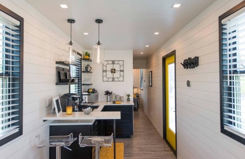 Waco Apartment | The Zephyr Tiny Container Home 12 min to Downtown Waco