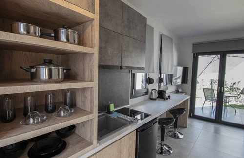 Nea Iraklia Apartment | Theasea Luxury Suites- Bungalow 1