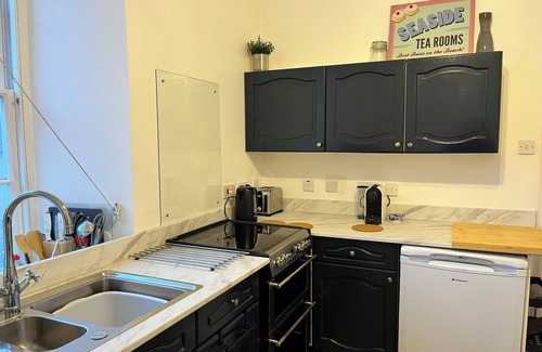 Jedburgh Apartment | @TheFlatInJed: Fully serviced 2 bedroom apartment in Jedburgh, sleeps 4.