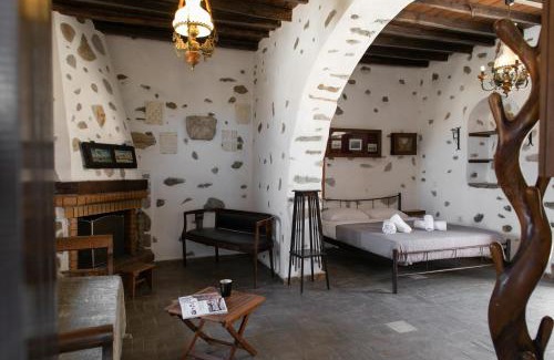 Glinado House | Themed House "Castle Halaros" View 17th century