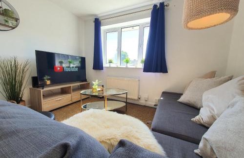 Cathays Apartment | Thesiger Court Apartments - Free Private Parking - by Property Promise