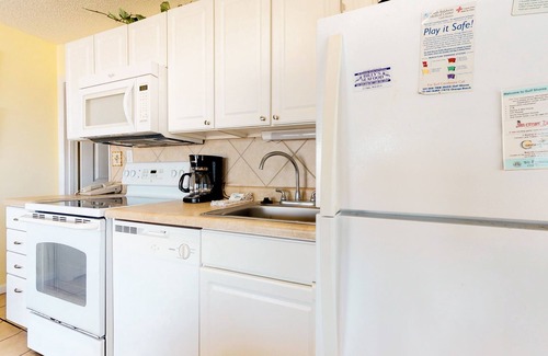 Fort Morgan Condo | Third floor ocean view condo with shared pool and beach access