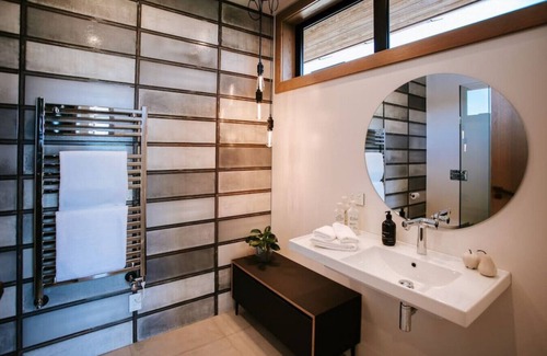 Wanaka Villa | Thirty Seven | Luxury villa | Lake views | Spa pool